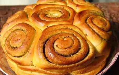 青海长云暗雪山，古战遗迹诉几人还